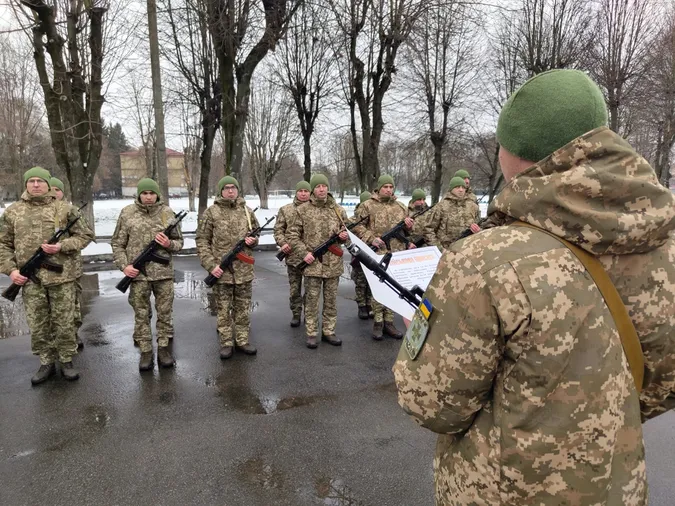 І волиняни, і переселенці: у Луцьку прикордонники склали присягу (фото)