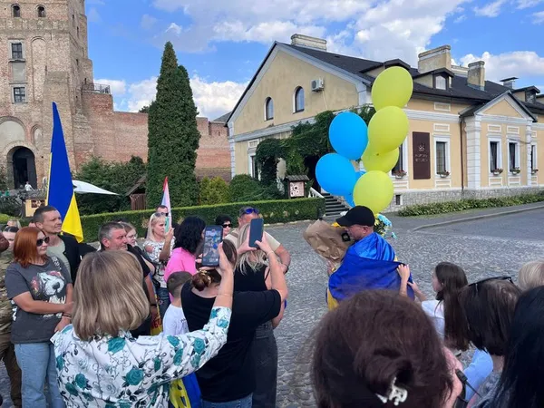 «Хочу побути з сім’єю»: волинянин Володимир Киндюк повернувся додому після двох років полону (фото)
