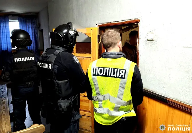 Лучани постачали наркотики в колонію на Рівненщині (фото)