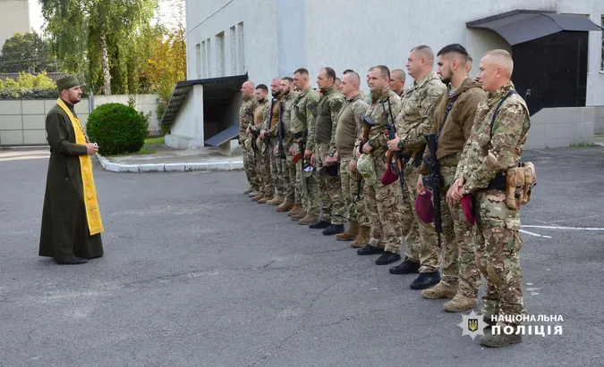 Поліцейські з Волині вирушили у зону бойових дій (фото)