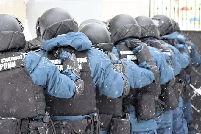 Сніг не завадив: у Луцьку «силовики» влаштували спільні навчання (фото)