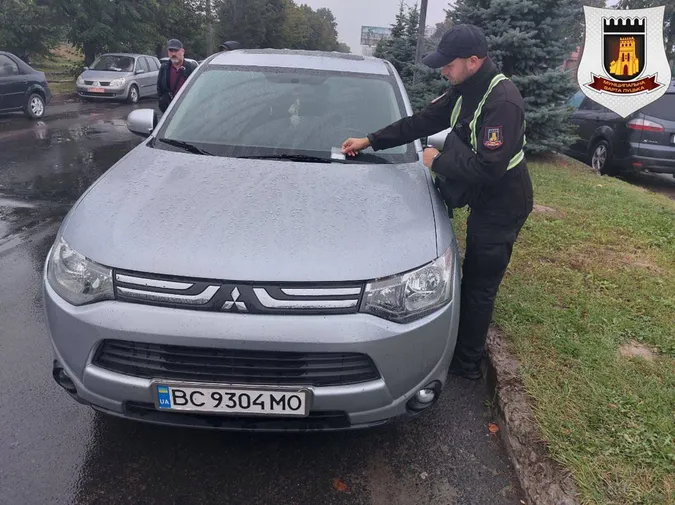У Луцьку муніципали влаштували рейд в районі авторинку (фото, відео)