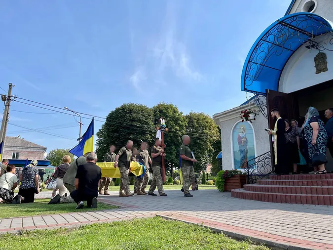 У Нововолинську провели в останню дорогу двох захисників – Володимира Гасюка та Олександра Пущала