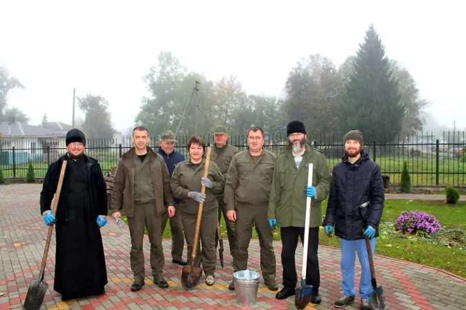 Мільйон дерев за добу: по всій Волині лісівники й волонтери долучилися до акції (фото)