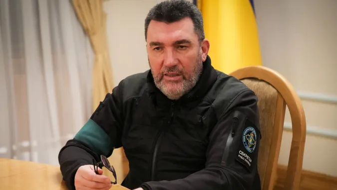Крим повернемо без спроб, одразу – Данілов відповів Медведєву