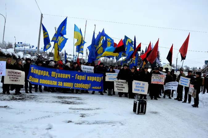 Як у Луцьку пікетували польське консульство (фото)