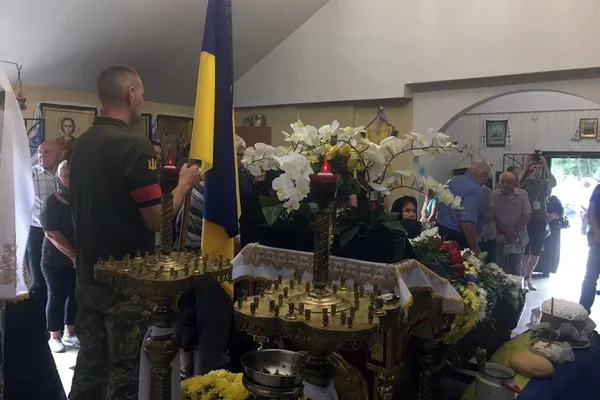 У Луцьку попрощалися з бійцем Андрієм Коробком після повторної експертизи (фото, відео)