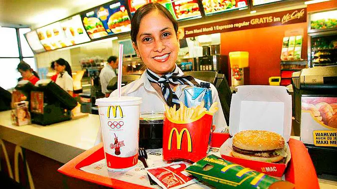 Це не щось «космічне»: які зарплати пропонує працівникам луцький McDonald's (відео)