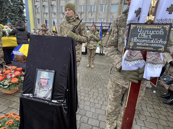 Навіки 20 та 48: у Ковелі попрощалися з двома загиблими Героями (фото)
