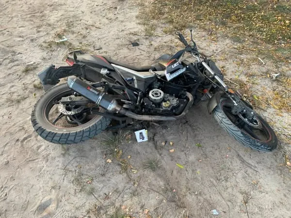На Волині діти на мотоциклі в'їхали в мікроавтобус – вони в реанімації (фото)