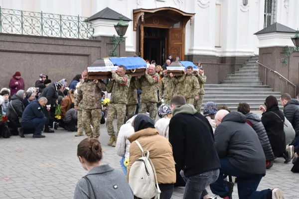 У Луцьку попрощалися з Героями Валентином Кравцем та Максимом Діковим (фото)