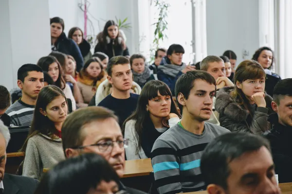 Аудиторія в університеті була заповнена вщент. Декому довелося навіть стояти
