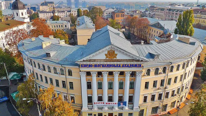 В українському виші офіційно заборонили вживати російську мову