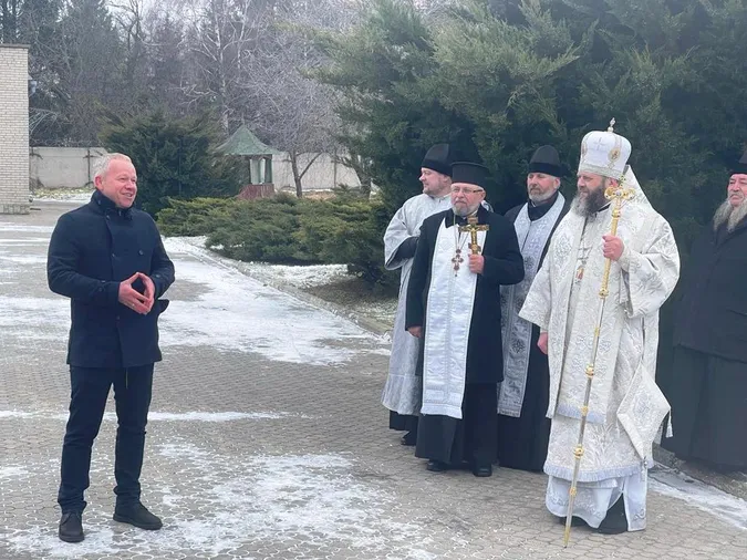 Як митрополит Михаїл освячував воду у Луцькводоканалі (фото)