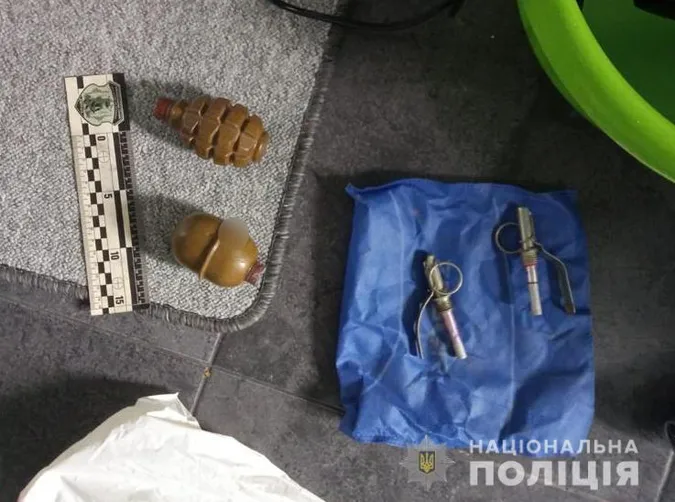У помешканні 45-річного волинянина знайшли дві гранати: РГД-5 та Ф-1 (фото, відео)