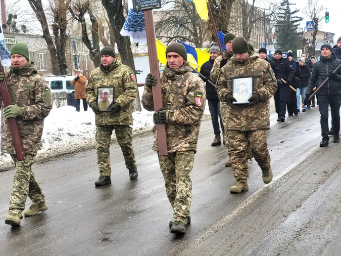 Ковель навколішки попрощався з Героями Миколою Сичем та Андрієм Вдовиченком, які два роки були зниклими безвісти