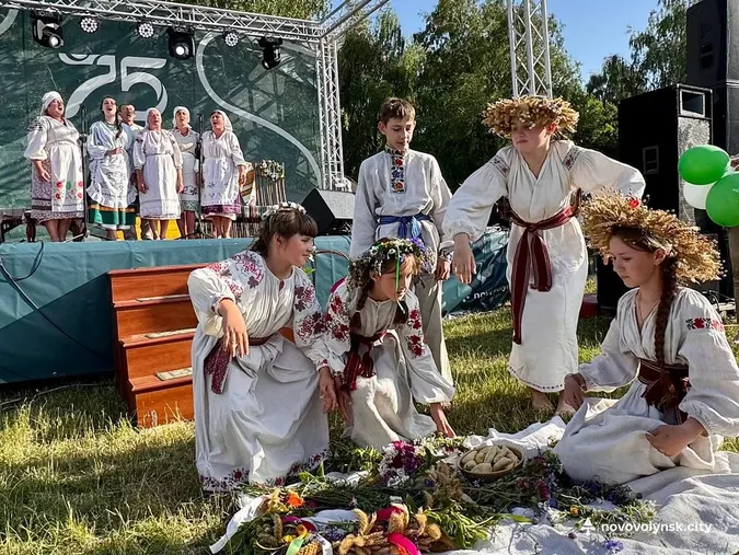 Ватра, хороводи, бойовий гопак: у Нововолинську святкували Івана Купала (фото)