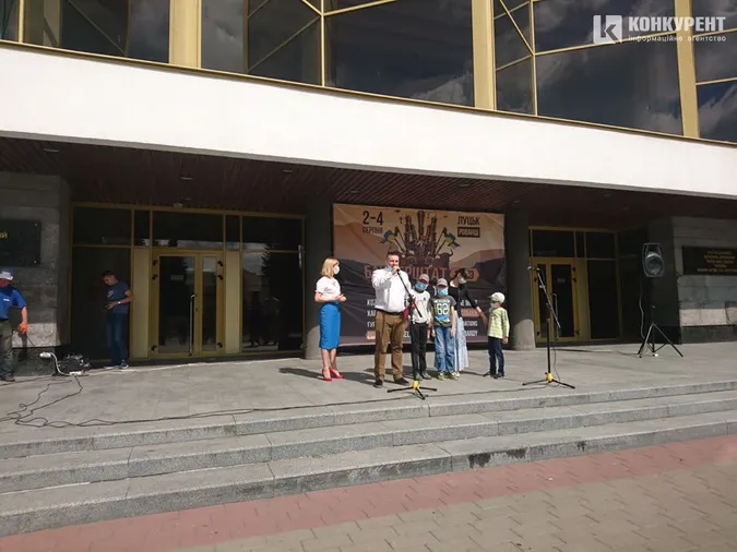У Луцьку люди вийшли на майдан проти смороду (фото, оновлюється)