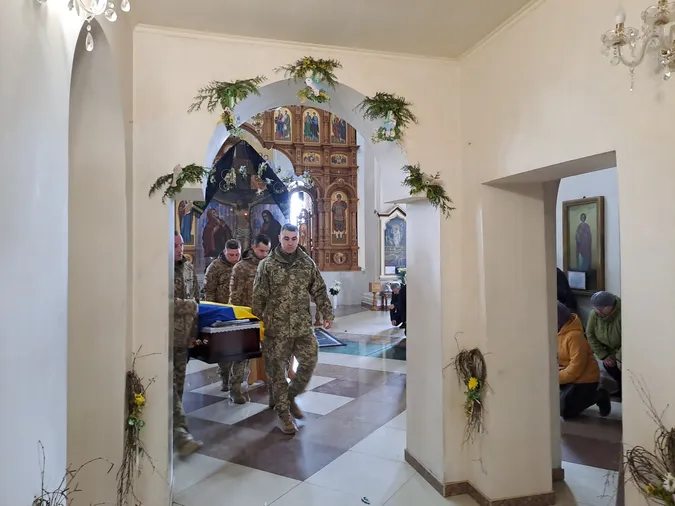 Назавжди 47: на Волині провели в останню земну дорогу Героя Сергія Сидорука (фото)