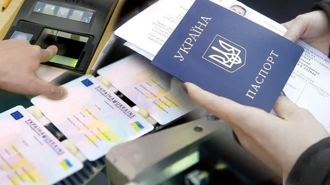 «Україна першою у світі прирівняє електронні паспорти до паперових», - Мінцифри