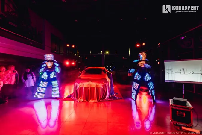 Луцький автосалон провів помпезну презентацію кросовера Toyota RAV4