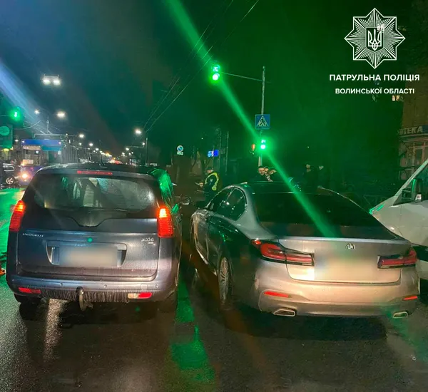 У Луцьку вночі на Відродження сталися дві ДТП (фото, відео)