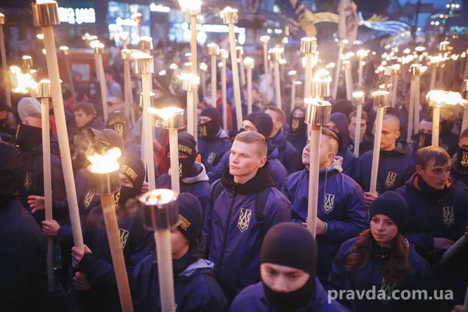 «Бандера – наш герой. Покрова – наше свято»:  у Києві пройшов марш націоналістів (фото, відео)