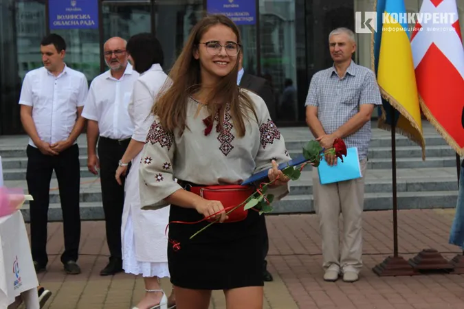 У Луцьку спортсменам з інвалідністю урочисто вручили мікроавтобус (фото)