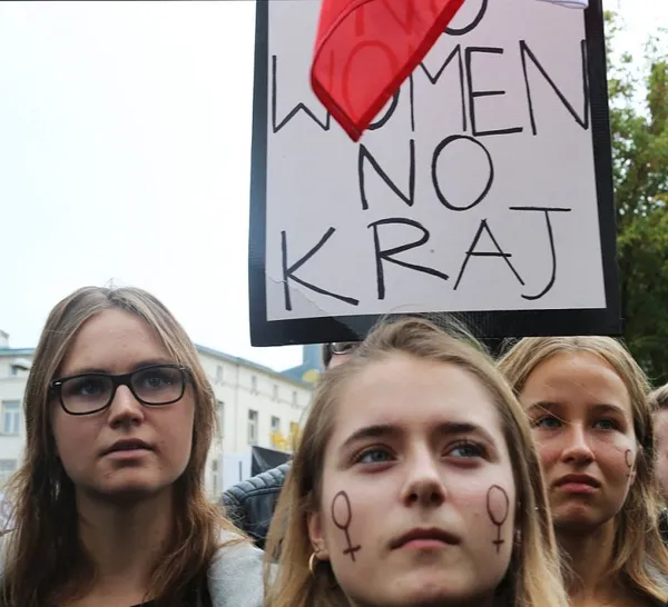 У Польщі тисячі людей протестують проти заборони абортів (фото)
