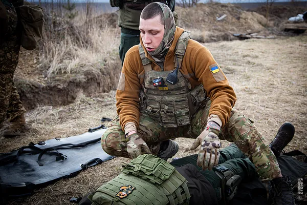 Волинські гвардійці відпрацьовують евакуацію поранених у «червоній зоні» (фото)