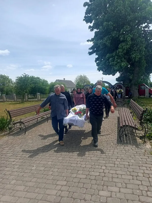 Помер від важкої хвороби: на Волині поховали ветерана Романа Шнита (фото)