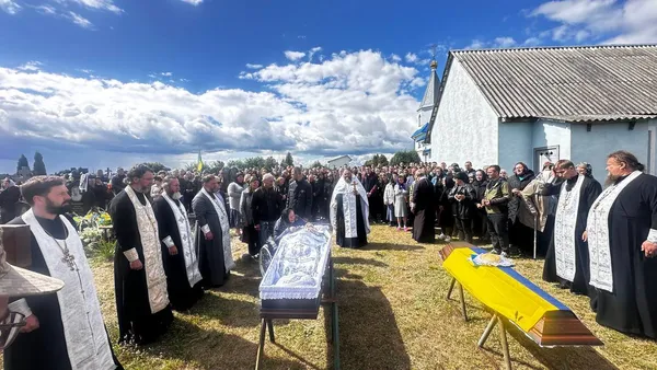 Навіки 31: у Дубівській громаді попрощалися з воїном Вадимом Соколовським (фото)
