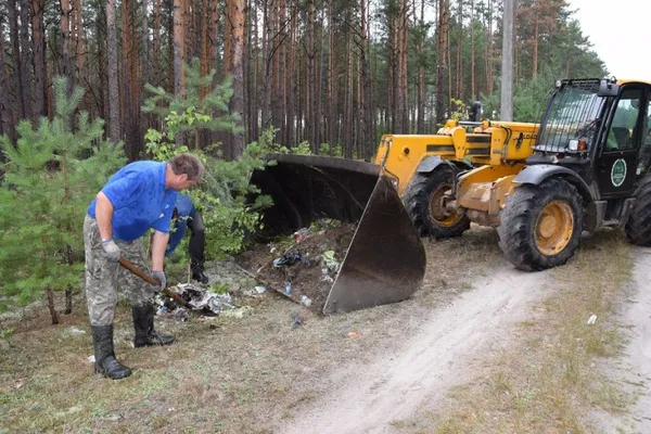 Лісники скаржаться на стихійні сміттєзвалища на Волині (фото)