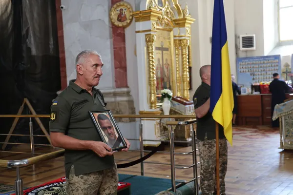 У Луцьку попрощалися із загиблим Героєм Юрієм Васюком (фото)