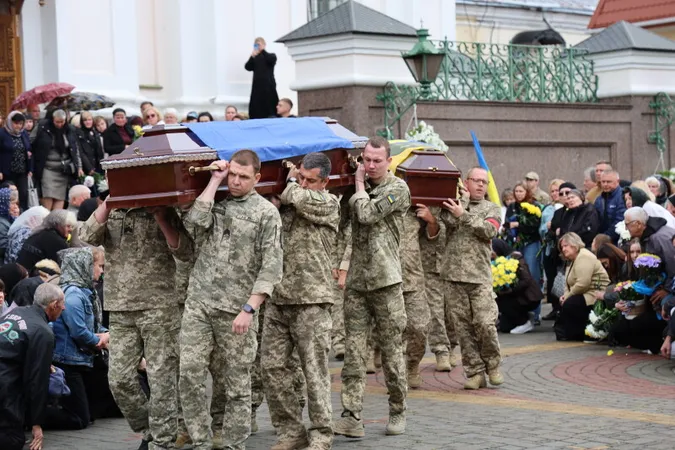 Небо плакало: у Луцьку відбулося прощання з трьома Героями Євгенієм Садовським, Олегом Чернюком та Олександром Смалюхом