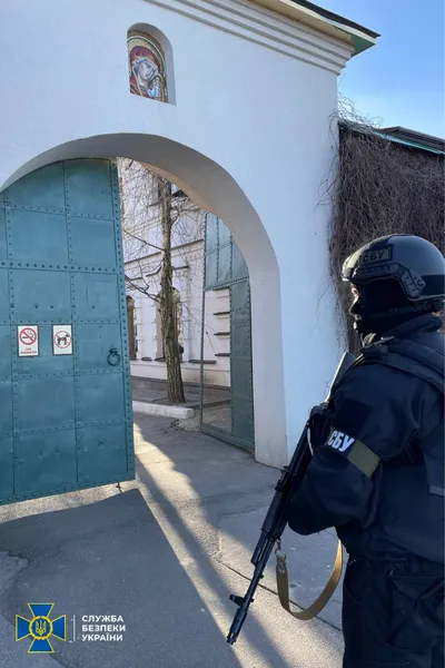 СБУ прийшла до УПЦ «МП» на Полтавщині: шукають «русскій мір» (фото, відео)