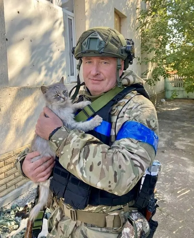 Показали чотирилапих «бійців», які живуть з волинськими поліцейськими на фронті (фото)