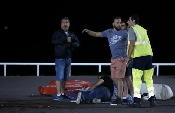 У мережі з'явилися фото та відео з місця трагедії у французькій Ніцці
