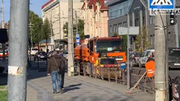 У центрі Луцька латають дорогу (фото)