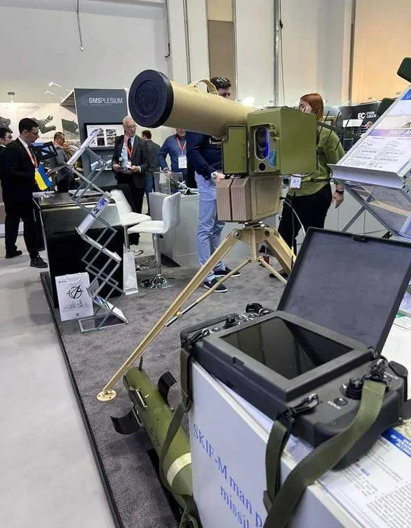 ПТРК «Скіф-М»/«Стугна”» зразка 2022 року на виставці IDEX-2023. Лютий 2023, ОАЕ