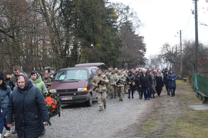 На Волині попрощалися із Героєм Юрієм Панічиком (фото)