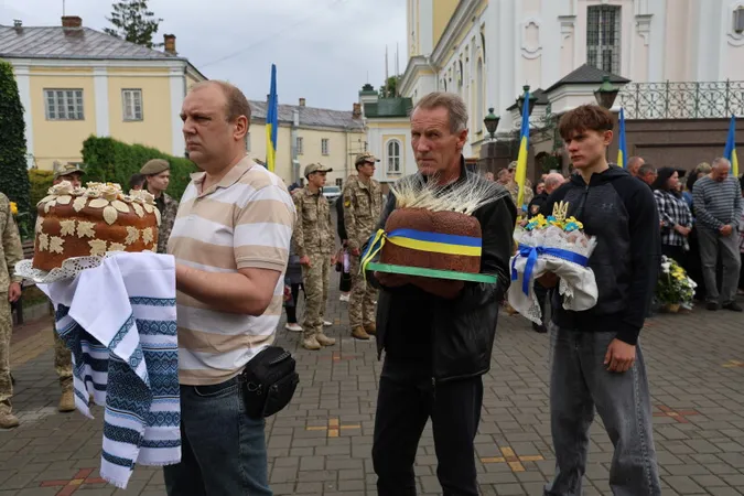 Небо плакало: у Луцьку відбулося прощання з трьома Героями Євгенієм Садовським, Олегом Чернюком та Олександром Смалюхом