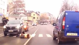 У Володимирі позашляховик збив жінку на переході (відео)