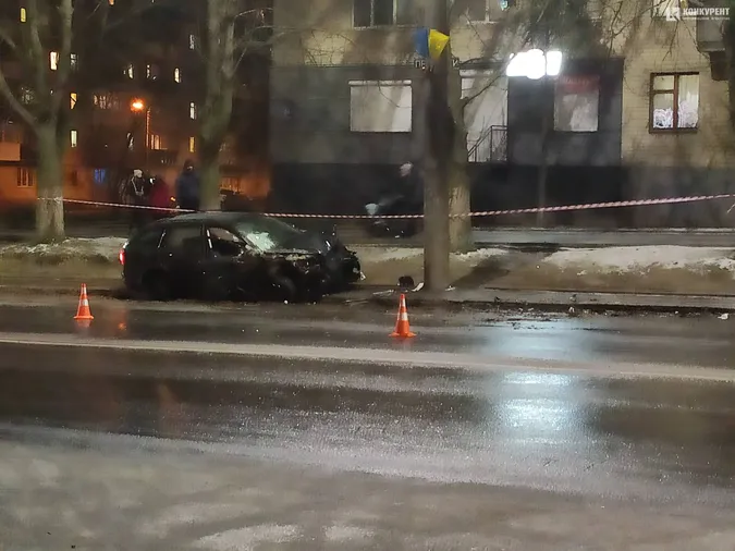 Масштабна аварія в Луцьку: перекинувся бус, є постраждалі (відео)