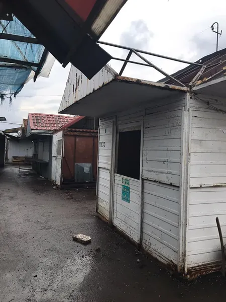 На Старому ринку контейнерів стає дедалі менше (фото)