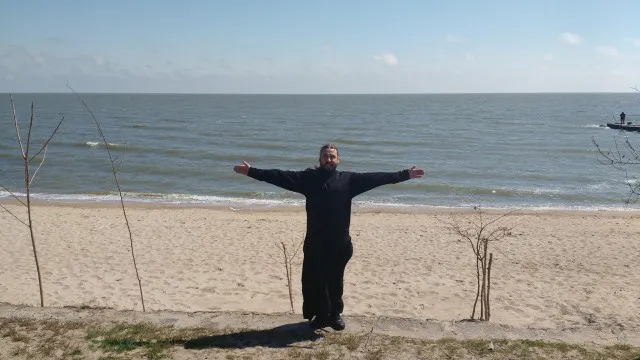 «Я кохав», – луцький священник про спокуси, війну та шлях до Бога (фото, відео)