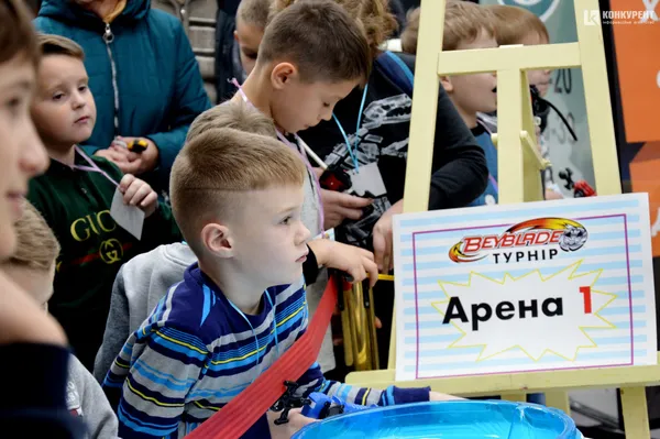 Із призами та подарунками: у «Промені» відбувся дитячий турнір Beyblade (фото)
