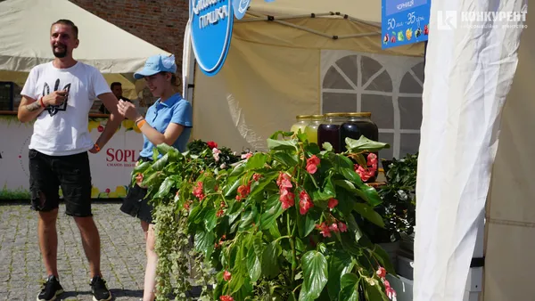 Перший день Lutsk Food Fest 4.5.0: що відбувається у Луцькому замку (фото)