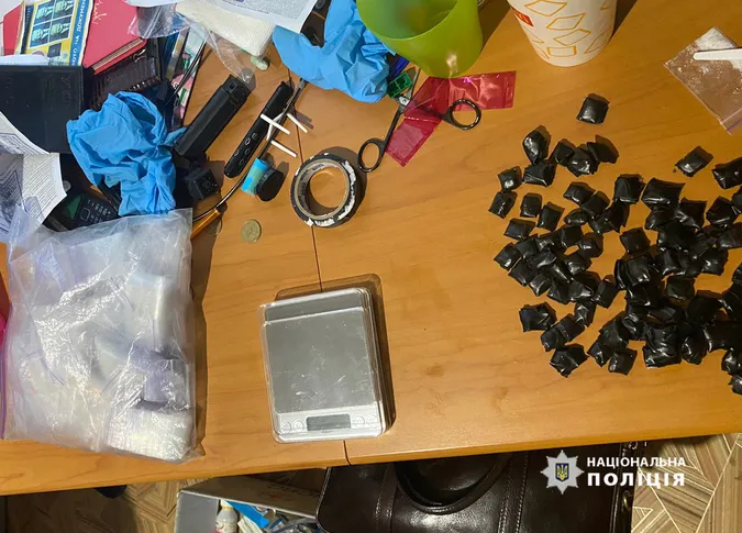 У тимчасового жителя Луцька знайшли вдома наркотиків на понад 100 тисяч гривень (фото)