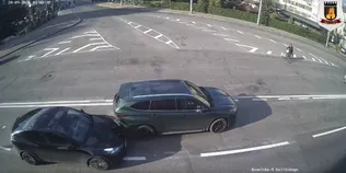 У Луцьку Tesla в'їхала в Toyota – момент ДТП потрапив на камери (відео)
